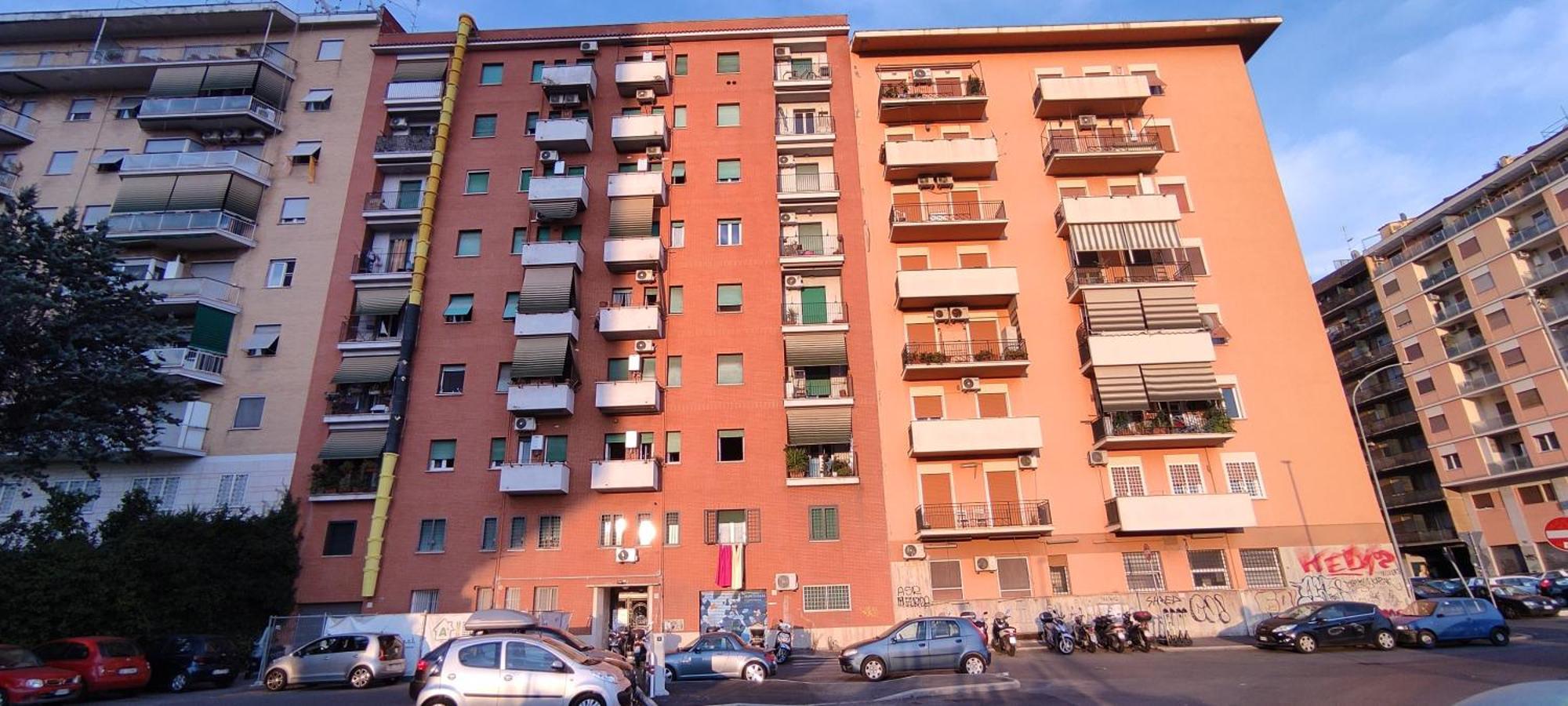 Stylish & Cozy - 5 Star Location- Balcony - View Rom